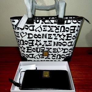 Rare Authentic Dooney & Bourke Leisure shopper with authentic matching wallet